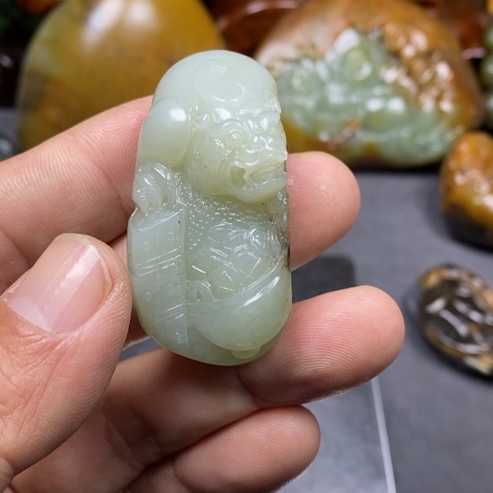 和田玉未镶嵌把件