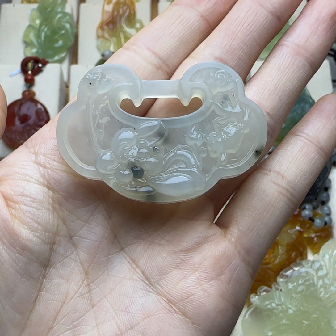 蛇纹石玉未镶嵌颈饰