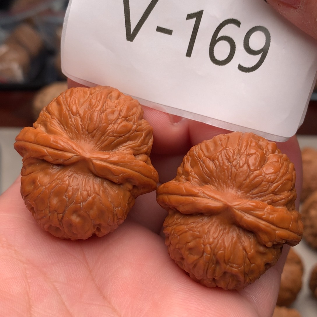 文玩核桃把件38元宝……….