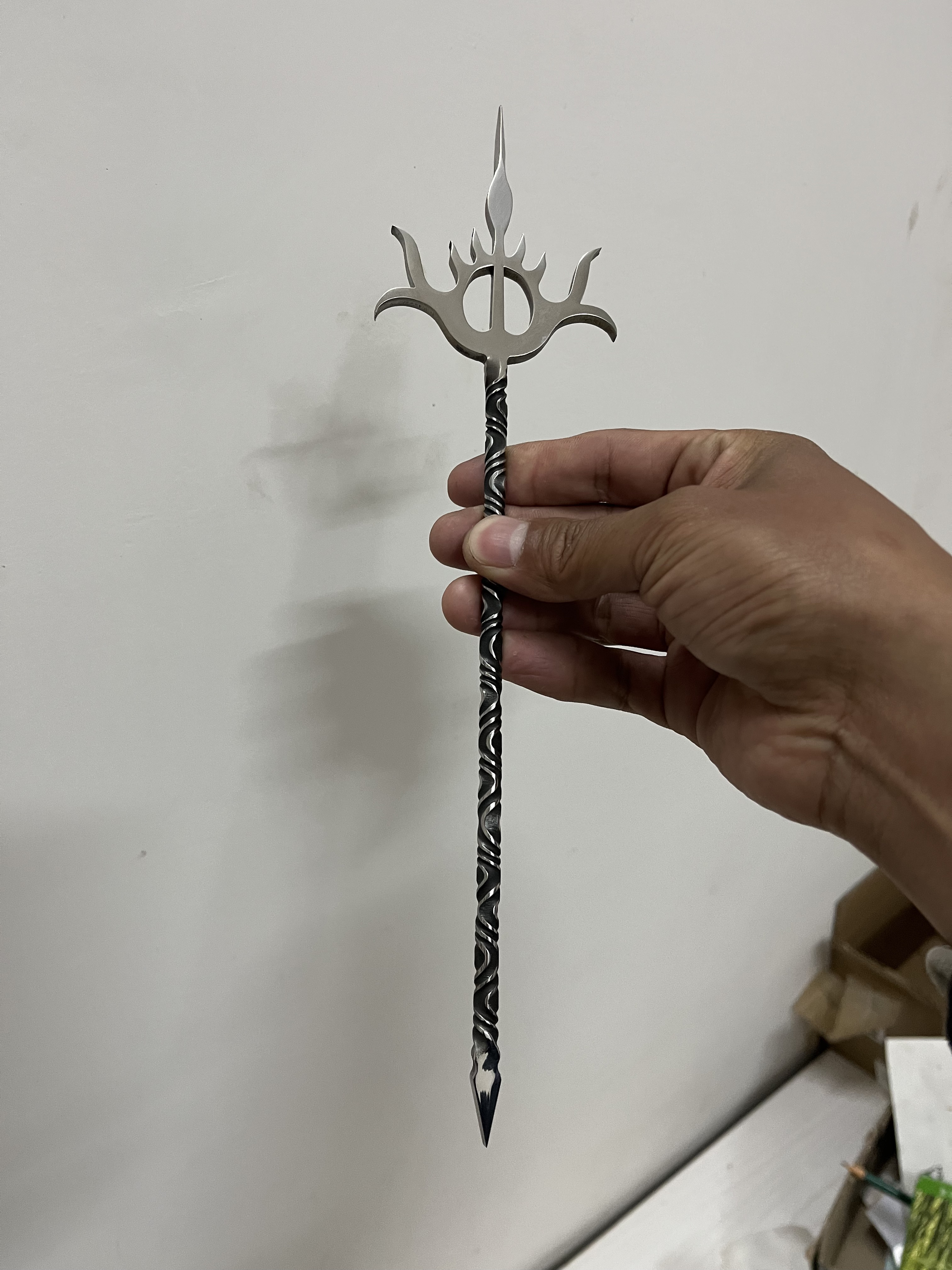 凤翅鎏金镗手办模型，不锈钢材质全长28厘米，