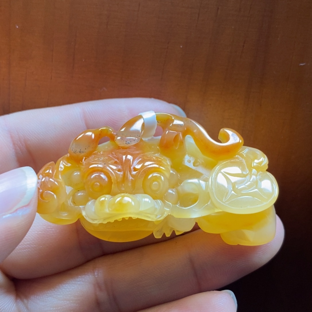 …***远石英质玉（黄龙玉）未镶嵌颈饰