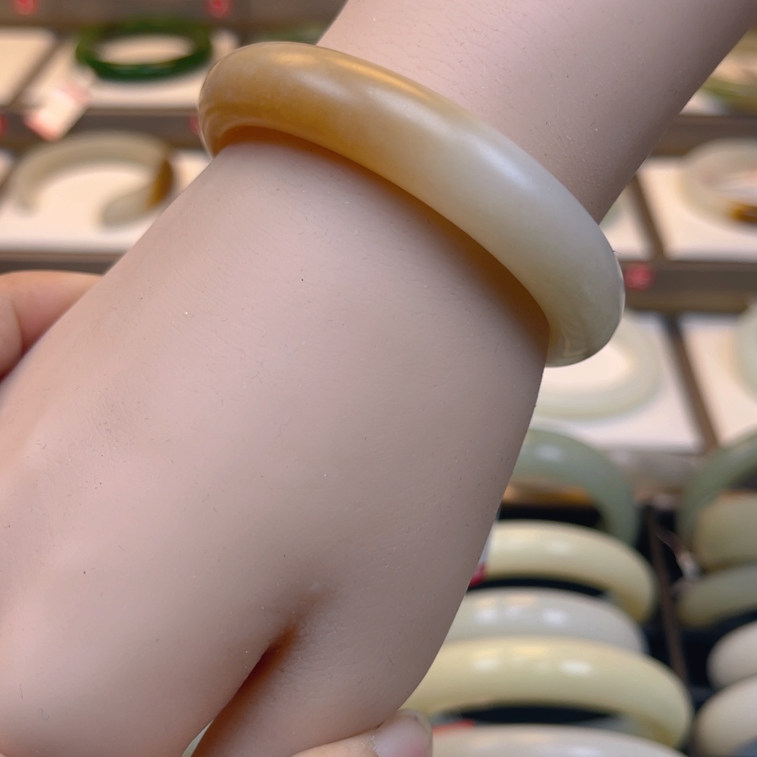 和田玉手镯未镶嵌陈*支3