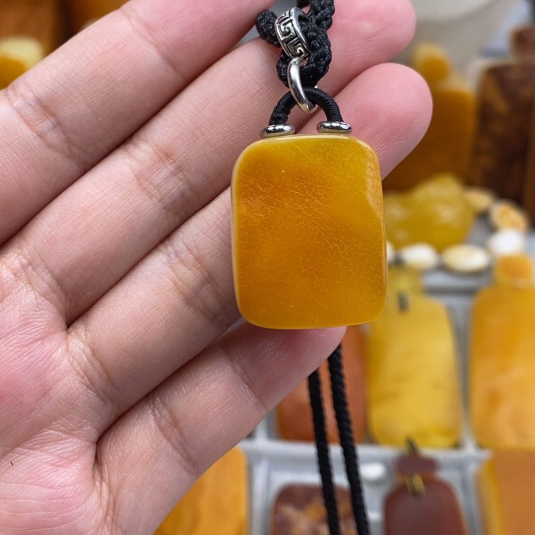 琥珀吊坠(赠链)未镶嵌
