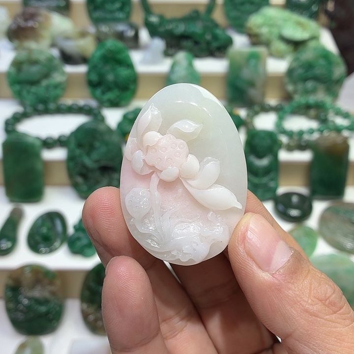 独山玉未镶嵌颈饰合家幸福