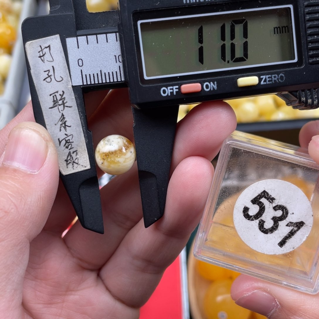 蜜蜡珠宝奇石未镶嵌