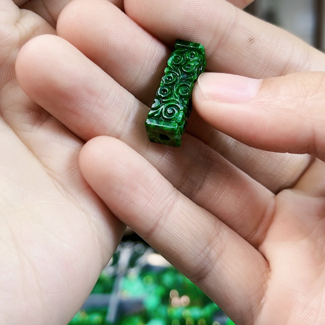 翡翠颈饰未镶嵌吊坠多样性