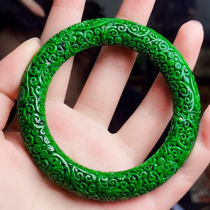 翡翠未镶嵌颈饰多样性57.9