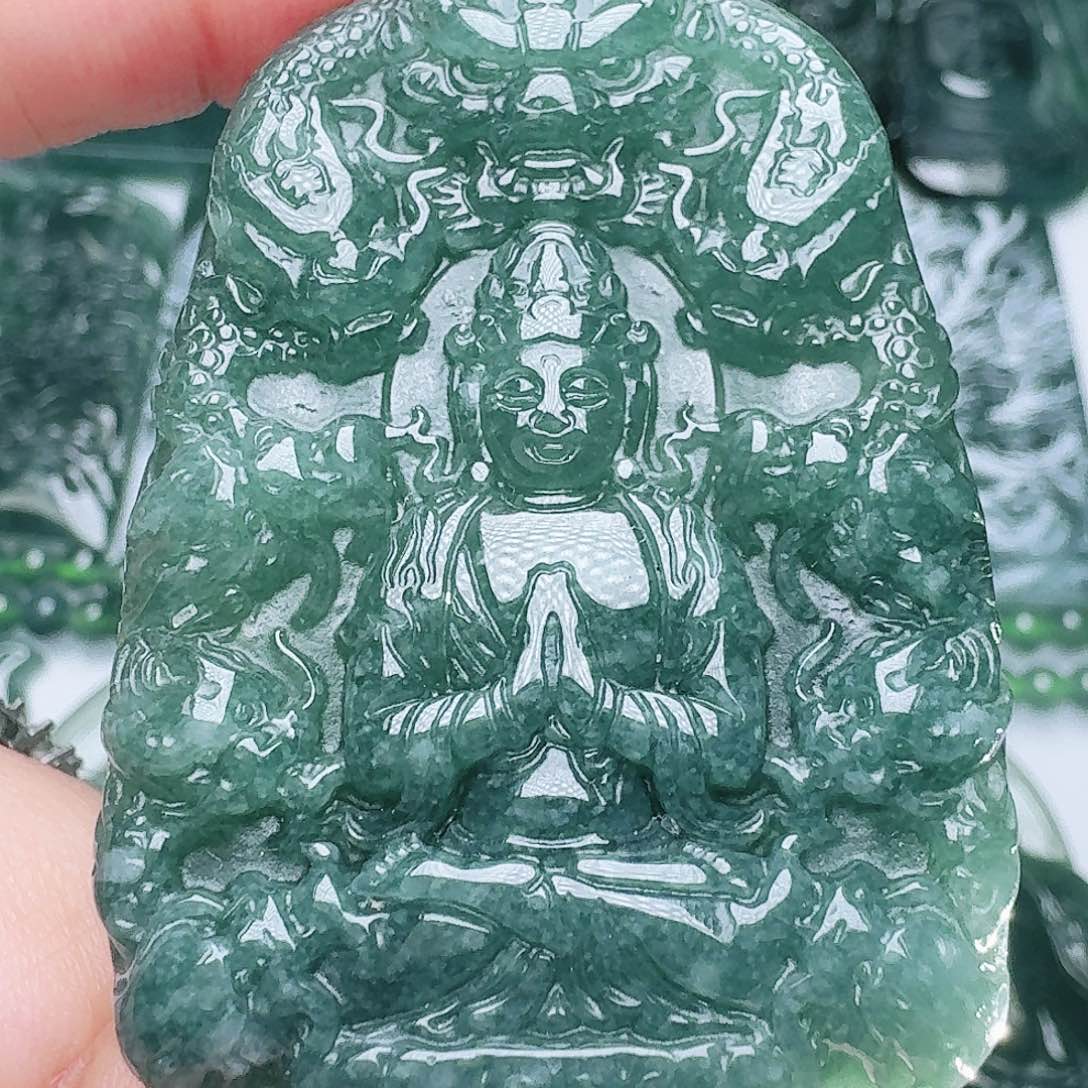 翡翠未镶嵌颈饰多样性发其一