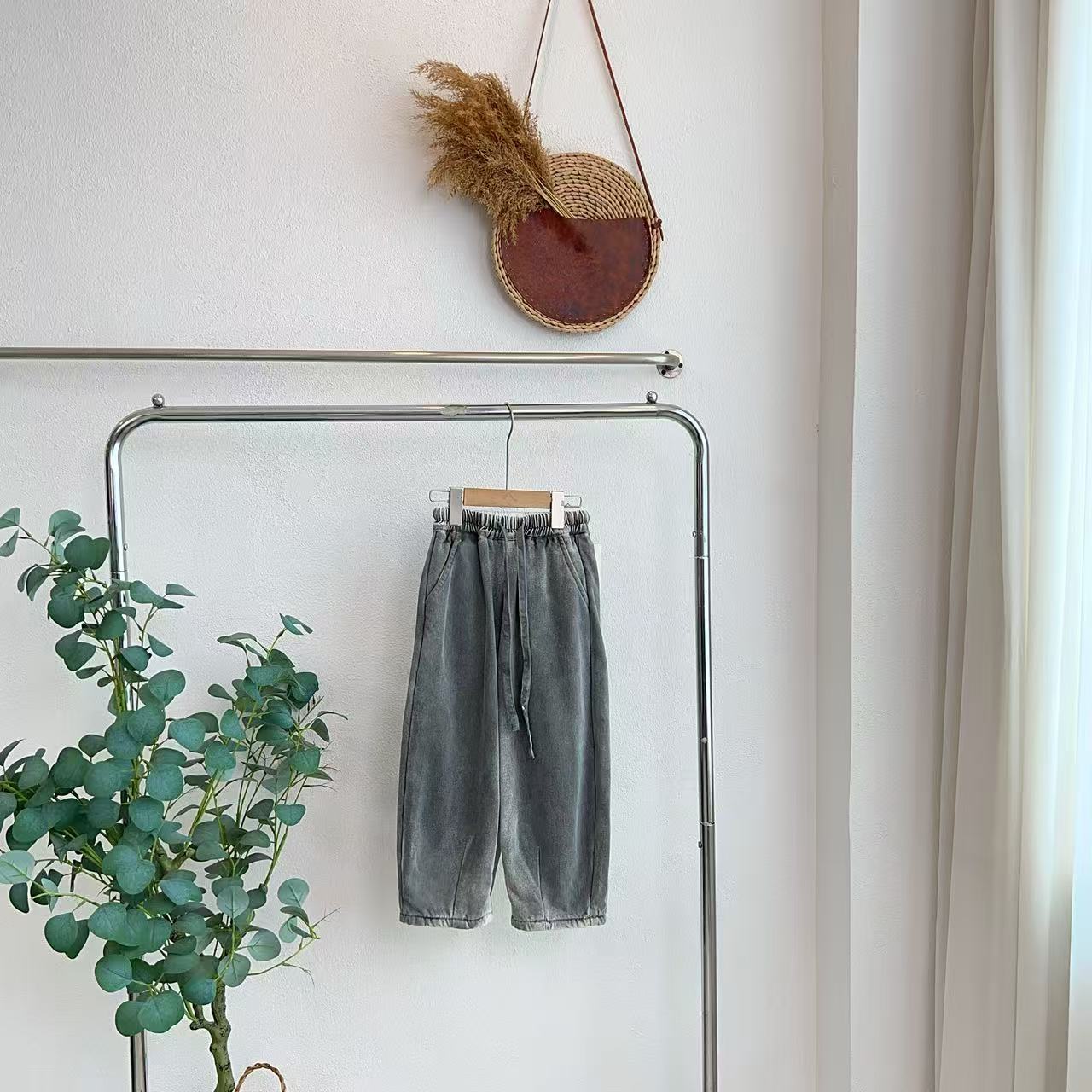 0130贝牛仔灰加绒重工炒洗牛仔裤