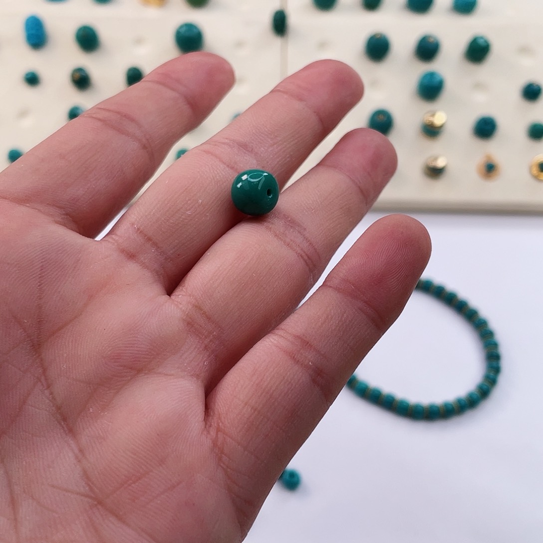 绿松石颈饰未镶嵌