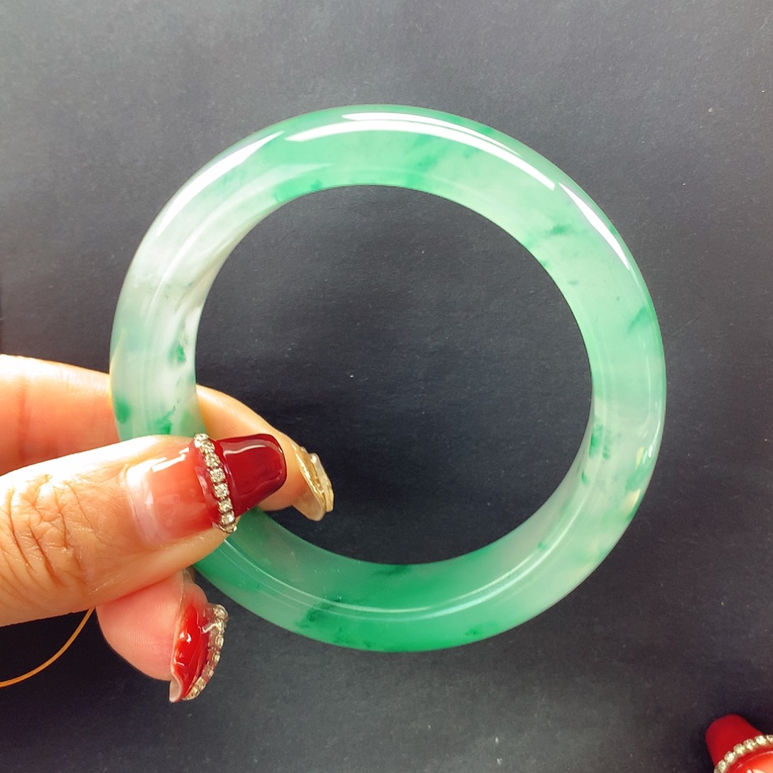 【闪购商品】石英质玉手镯未镶嵌世****关