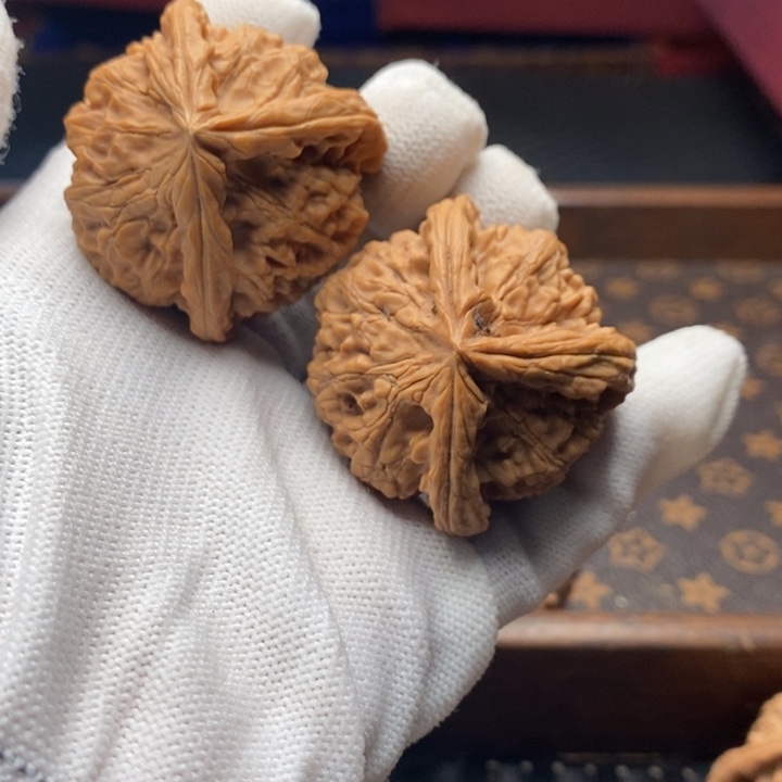 文玩核桃把件血麒麟三棱43尺