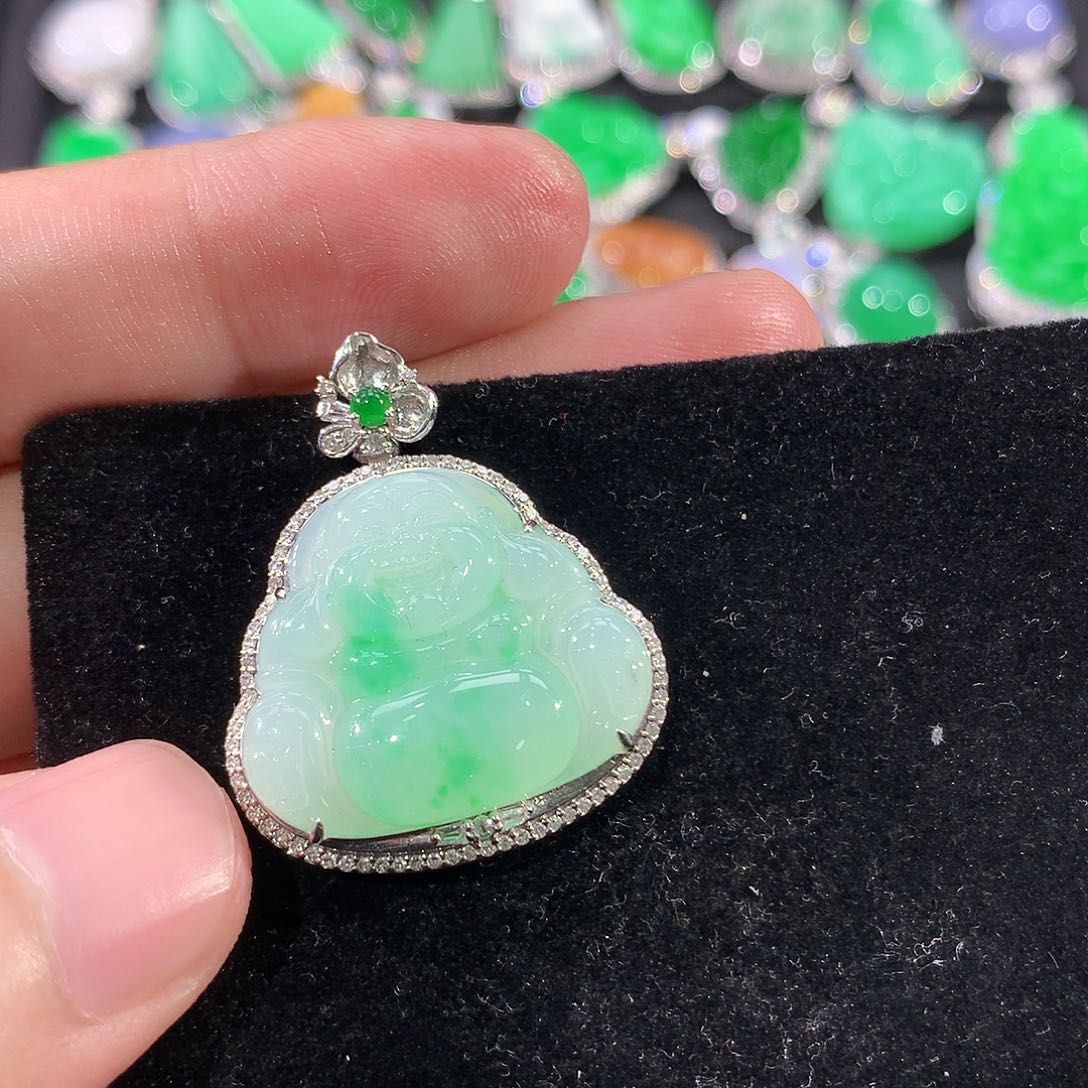 翡翠18K金镶嵌颈饰