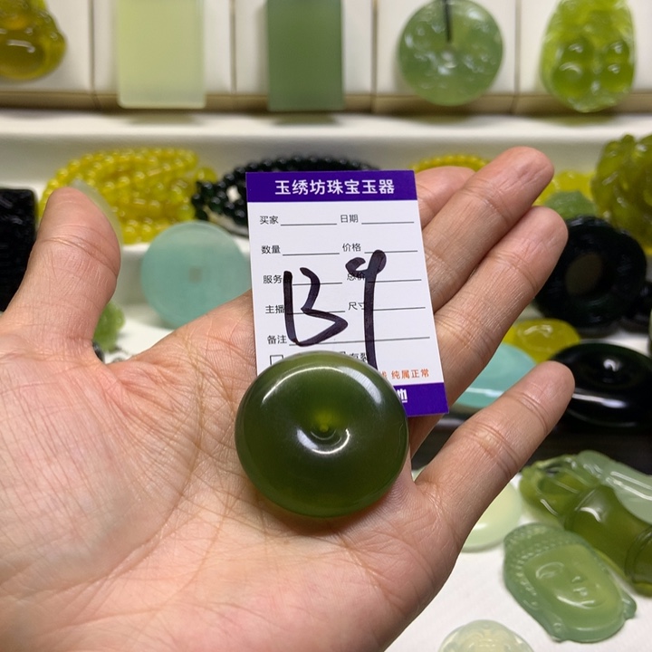 吾***孤蛇纹石玉未镶嵌颈饰