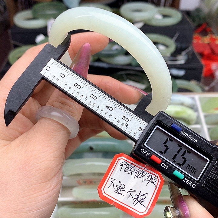 蛇纹石玉手镯未镶嵌492