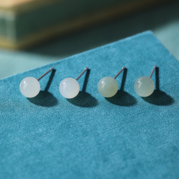 （淼）约6mm和田玉圆珠耳钉一对（内有分链接，白玉和青玉）