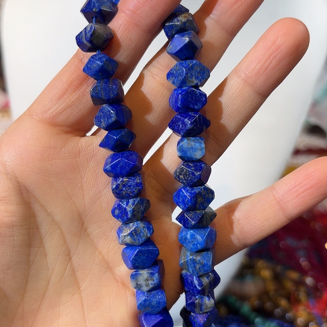 玛瑙/玉髓未镶嵌珠宝半成品青金冲角一条