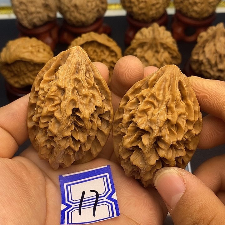 文玩核桃吊坠边39高56招财鼠