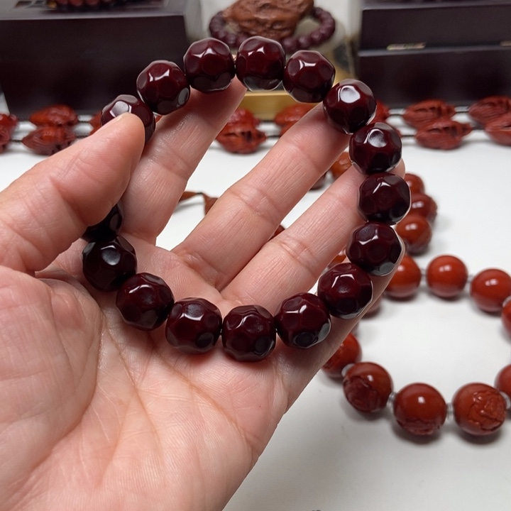 壘***壘吊坠橄榄核猴头手串