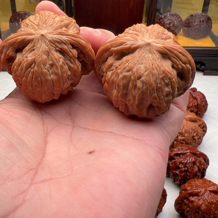 文玩核桃吊坠像****?磨盘狮子头