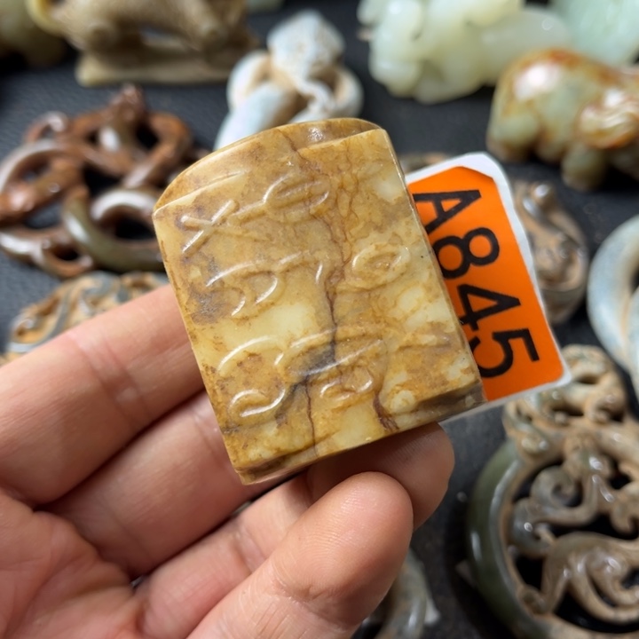 和田玉颈饰未镶嵌清**珠