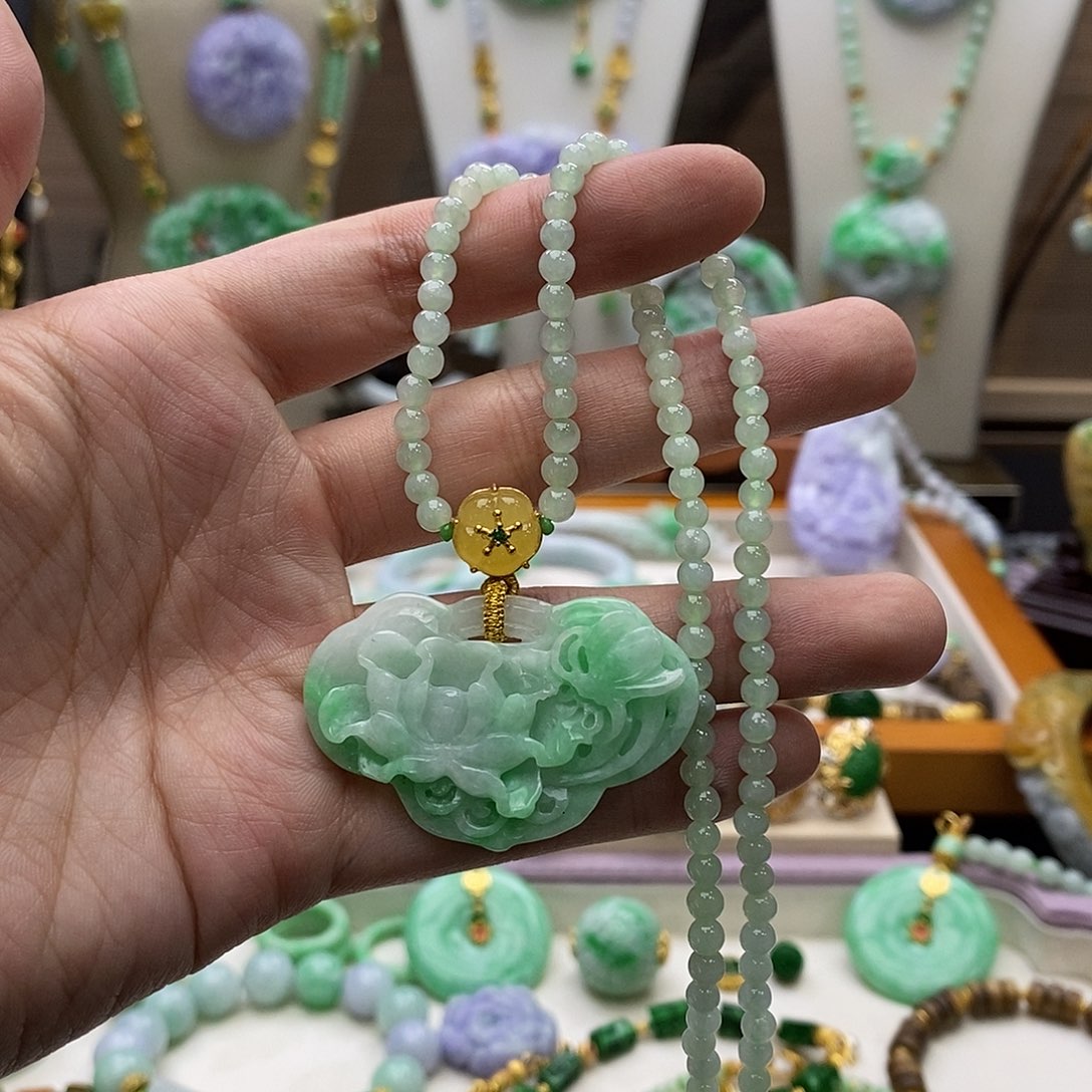 颈饰未镶嵌翡翠项链