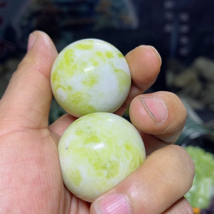 蛇纹石玉玉球未镶嵌