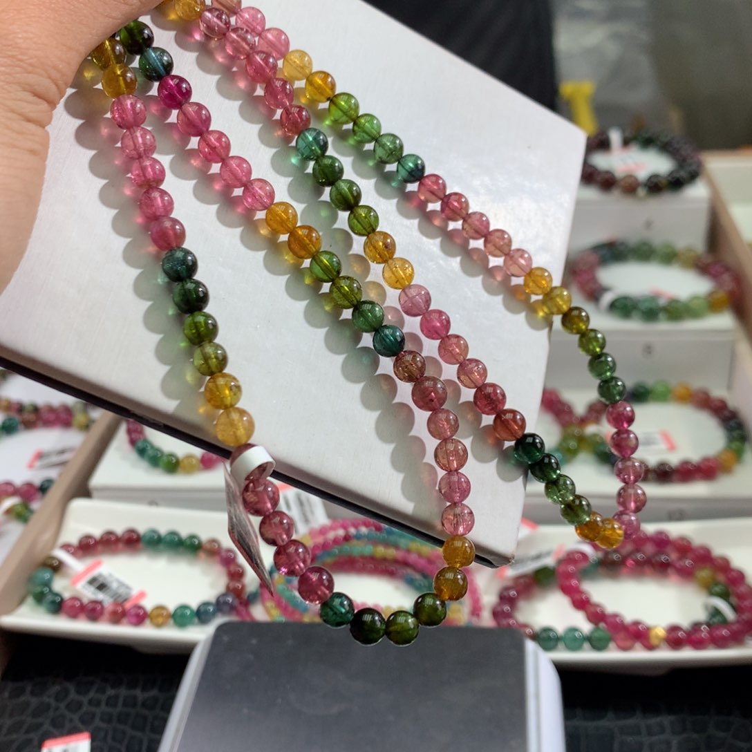 碧玺手链未镶嵌  5.7mm。  