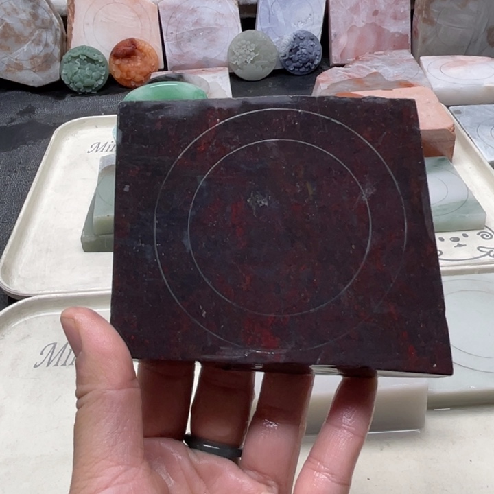 石英质玉未镶嵌定制鸡血石