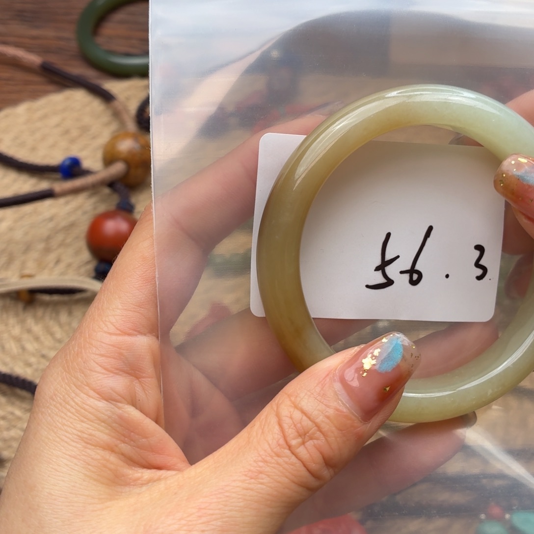 一***缘和田玉（糖玉）未镶嵌手镯