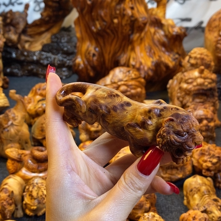 力***为崖柏老虎手把件手把件