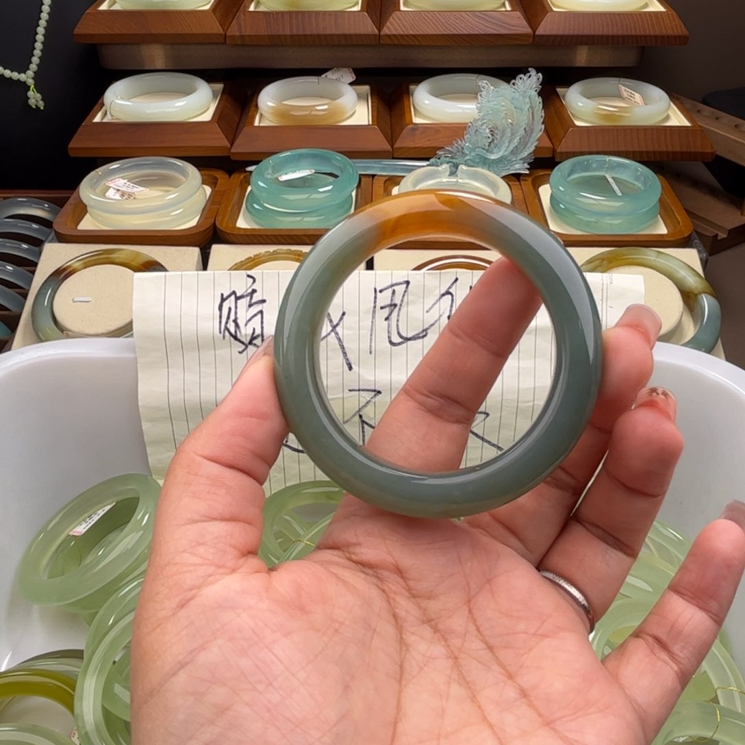 蛇纹石玉未镶嵌手镯