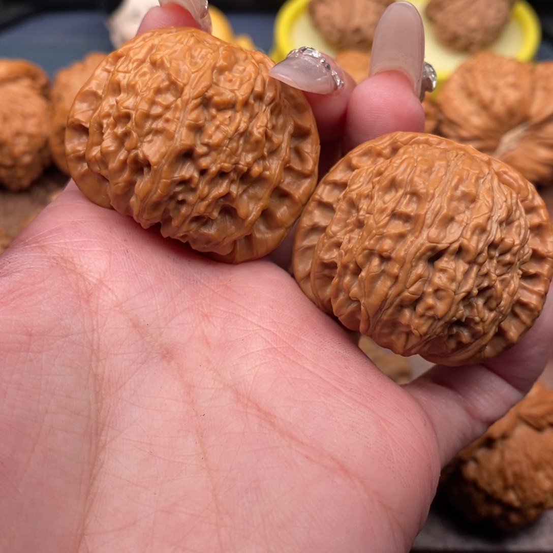 文玩核桃把件红皮白狮子41