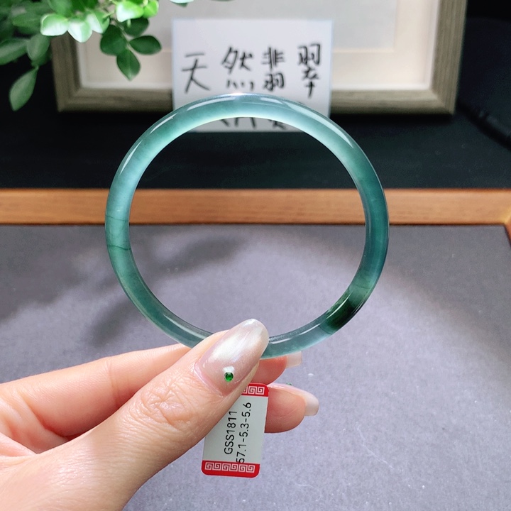 翡翠手镯未镶嵌天然翡翠手镯