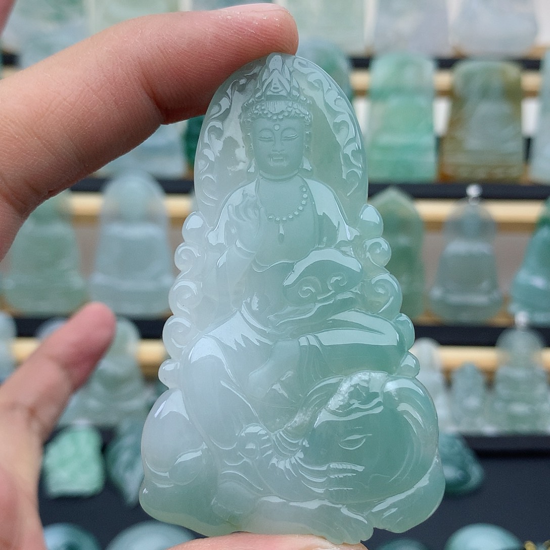 翡翠未镶嵌颈饰普贤菩萨