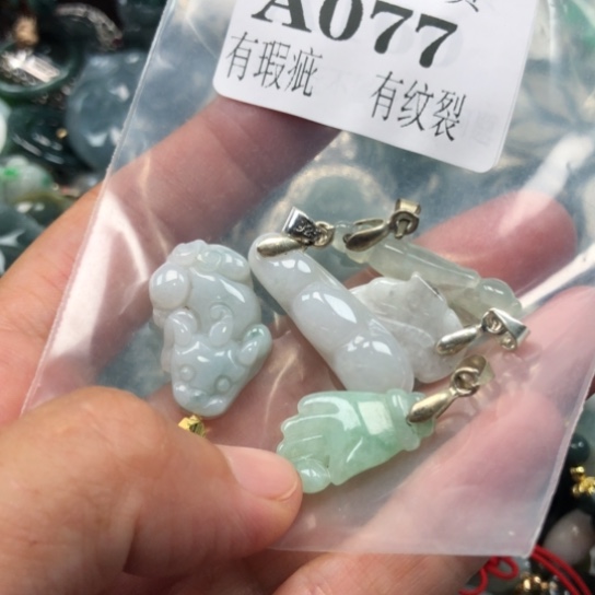 翡翠未镶嵌颈饰翡翠