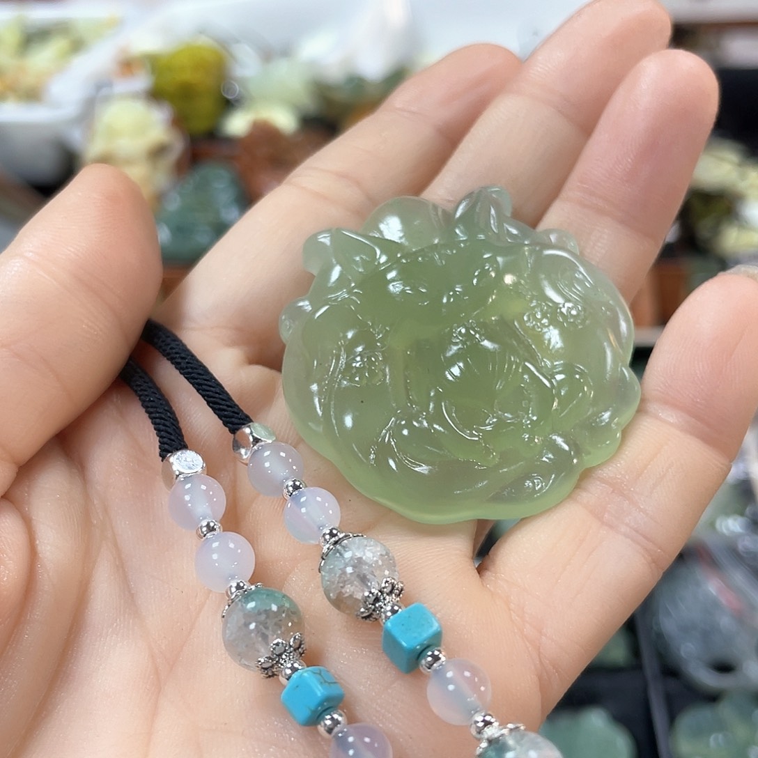 蛇纹石玉颈饰未镶嵌