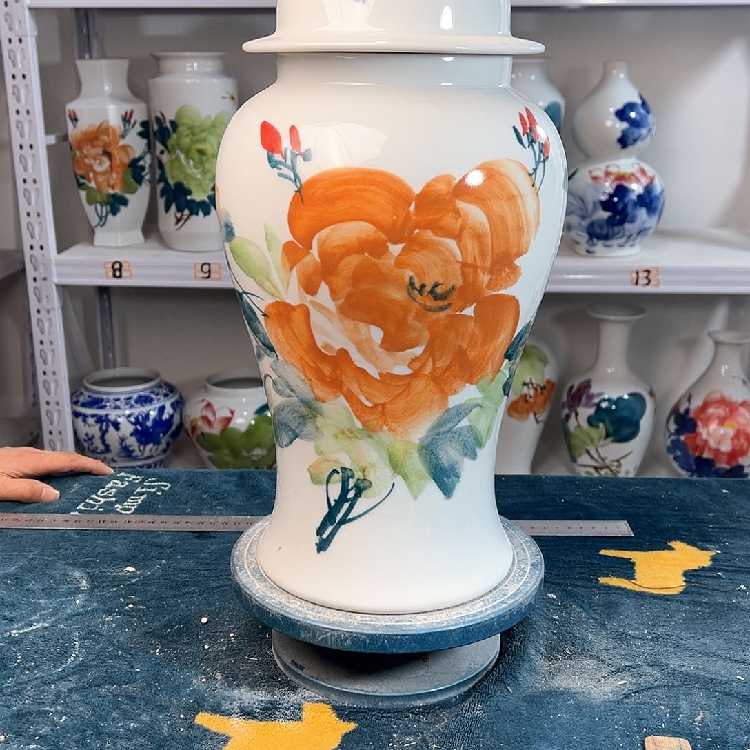 摆件景德镇陶瓷将黄牡