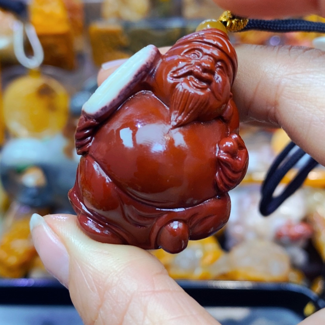 未镶嵌石英质玉（黄龙玉）颈饰