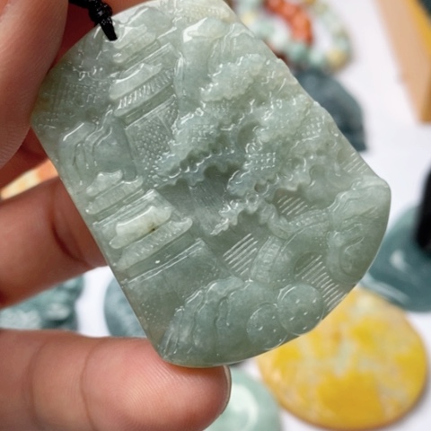 翡翠颈饰未镶嵌翡翠