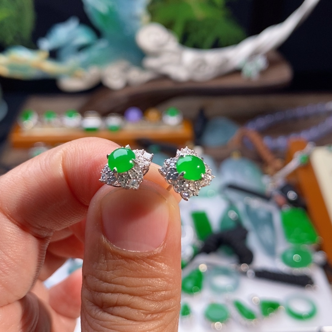 翡翠耳饰18K金镶嵌冰绿耳钉