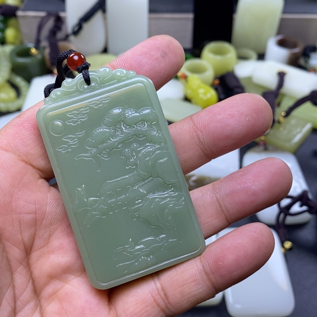 和田玉未镶嵌颈饰遥**及