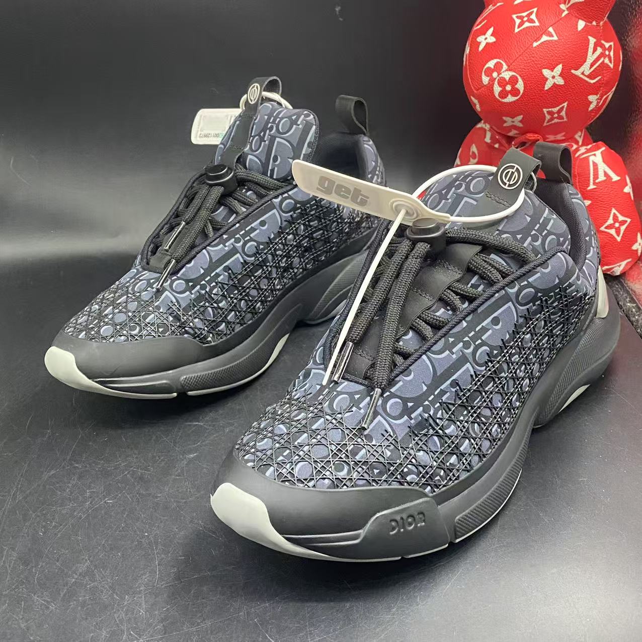 95新 DIOR/迪奥 【聚星优选】男士休闲黑色印花运动鞋40欧码kke