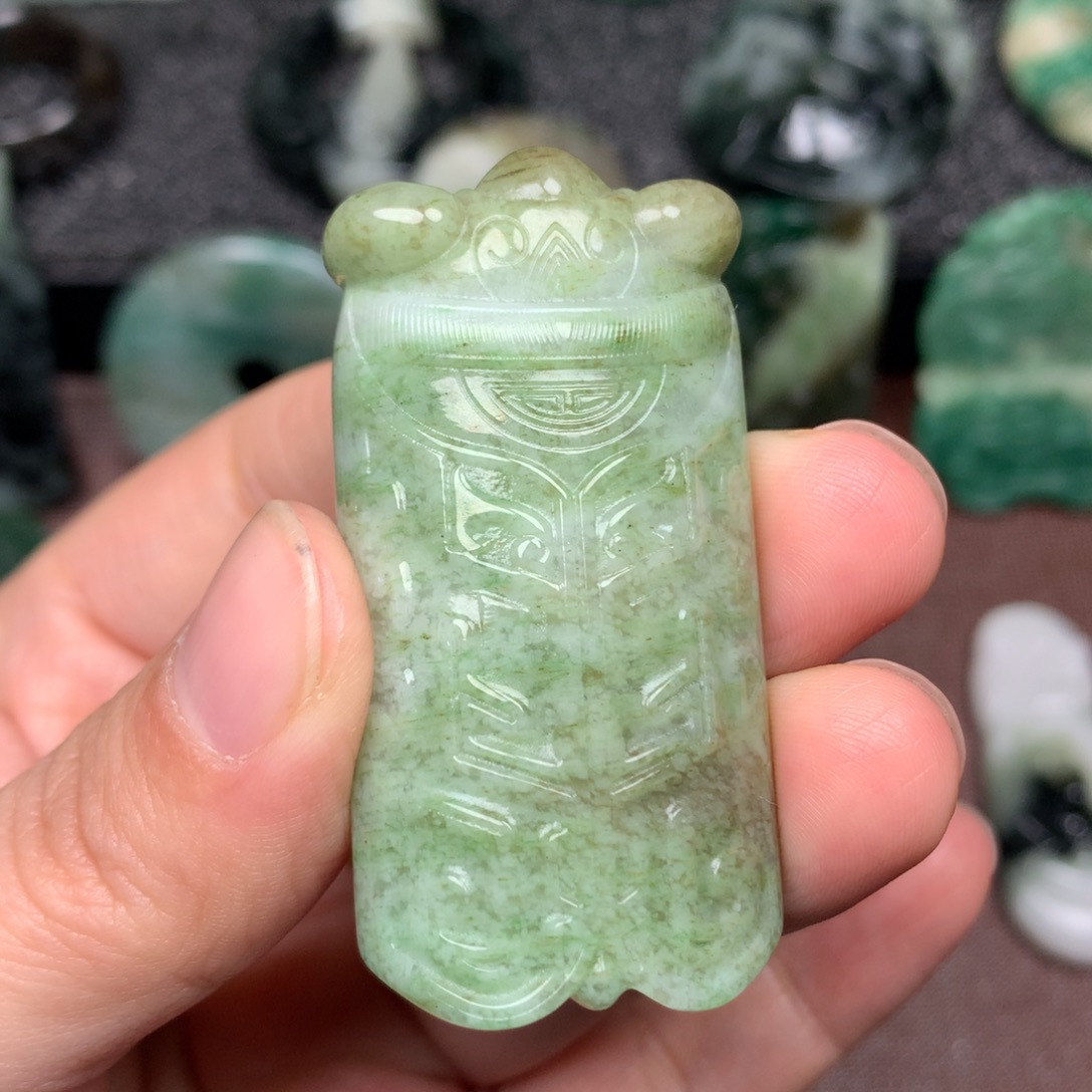 独山玉未镶嵌颈饰