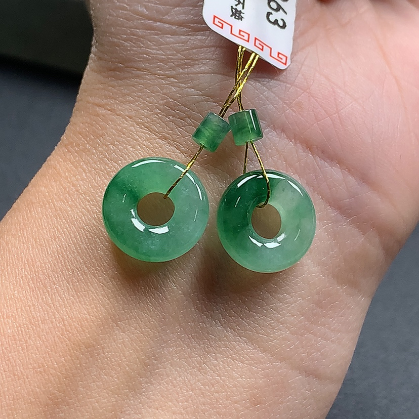 天然A货缅甸翡翠甜甜圈耳坠冰阳绿耳环尺寸：14.0*3.9