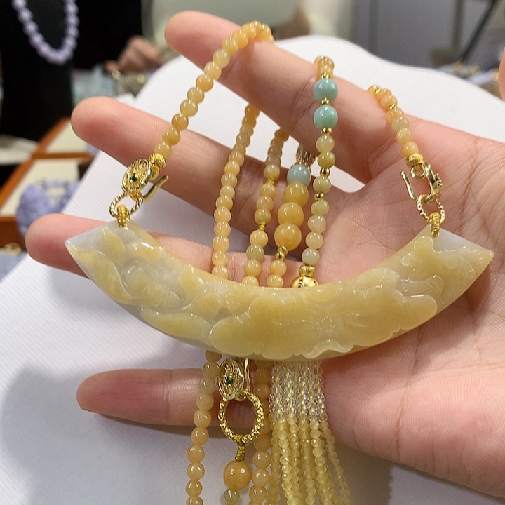 金***卜翡翠未镶嵌颈饰翡翠吊坠