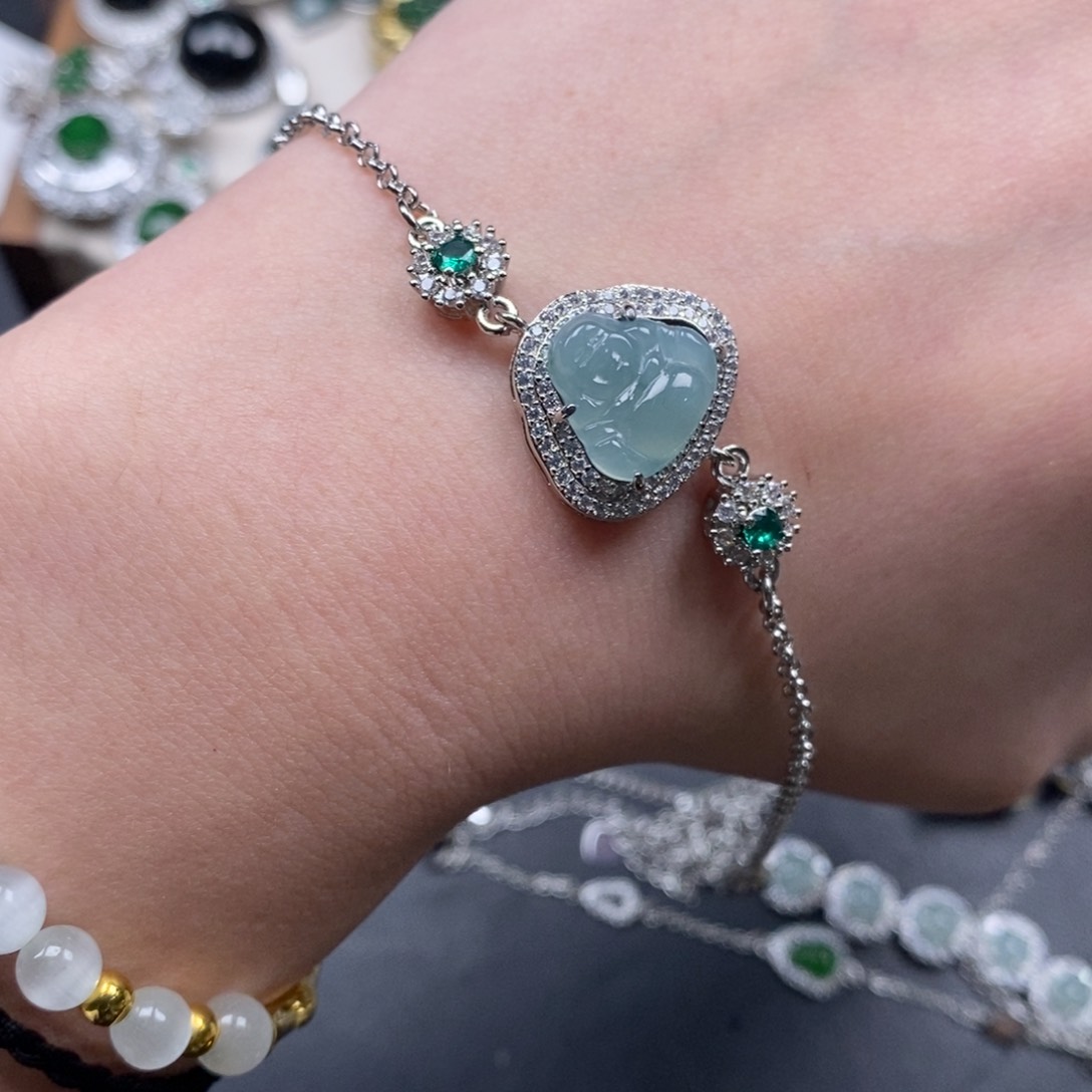 翡翠颈饰未镶嵌翡翠