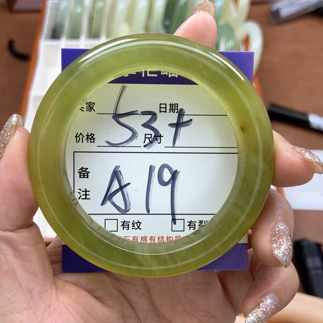 岫玉手镯手镯未镶嵌
