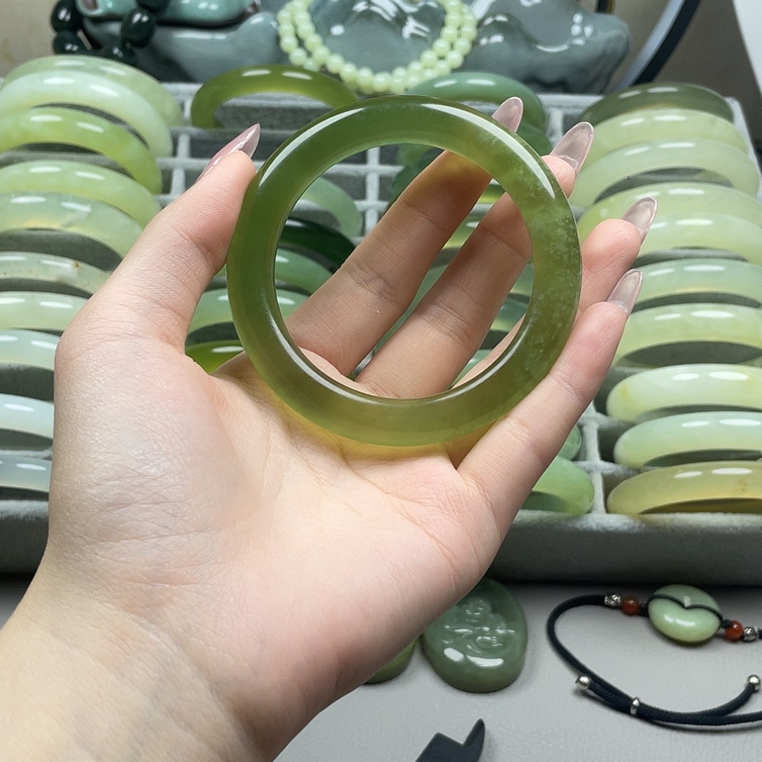 会***蛇纹石玉未镶嵌手镯