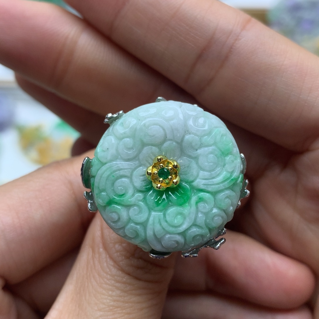 翡翠颈饰未镶嵌翡翠